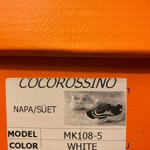 Sneakers white super cute with shorts or dresses